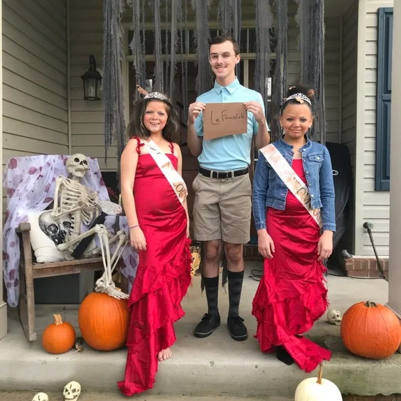 Zombie Prom Queen Gown - Picture 10 of 11